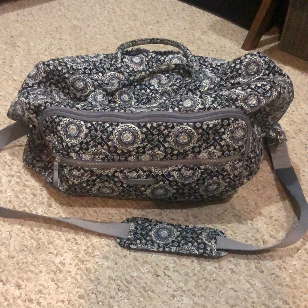 EUC Vera Bradley Charcoal Medallion medium duffel bag